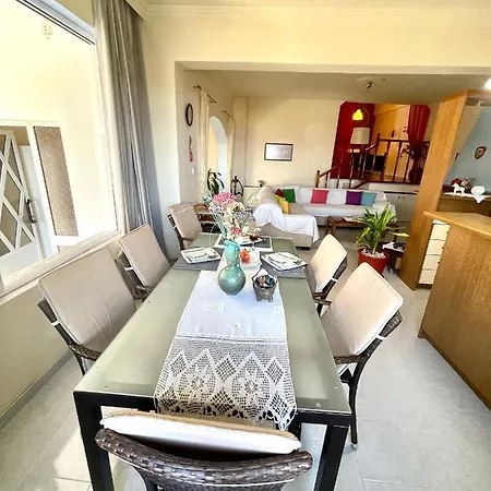 Apartment Roumatsali - Hidden 2br Historical Gem *