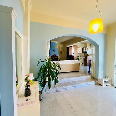 Apartment Roumatsali - Hidden 2br Historical Gem *